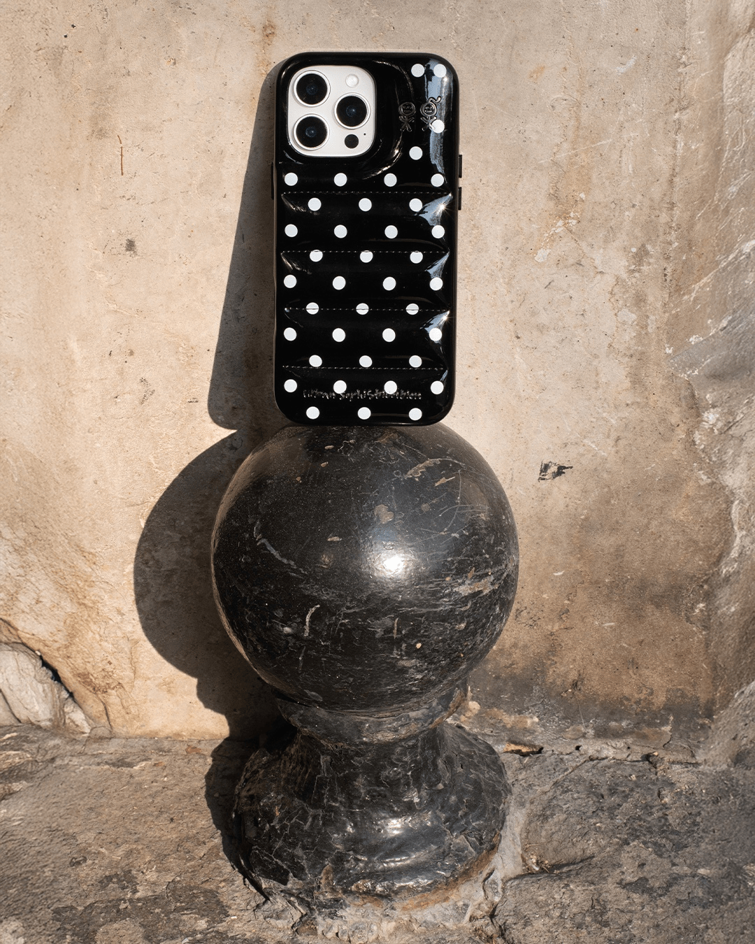 The Puffer Case® ポルカドット iPhone16pro max the-puffer-case-polka-dots-