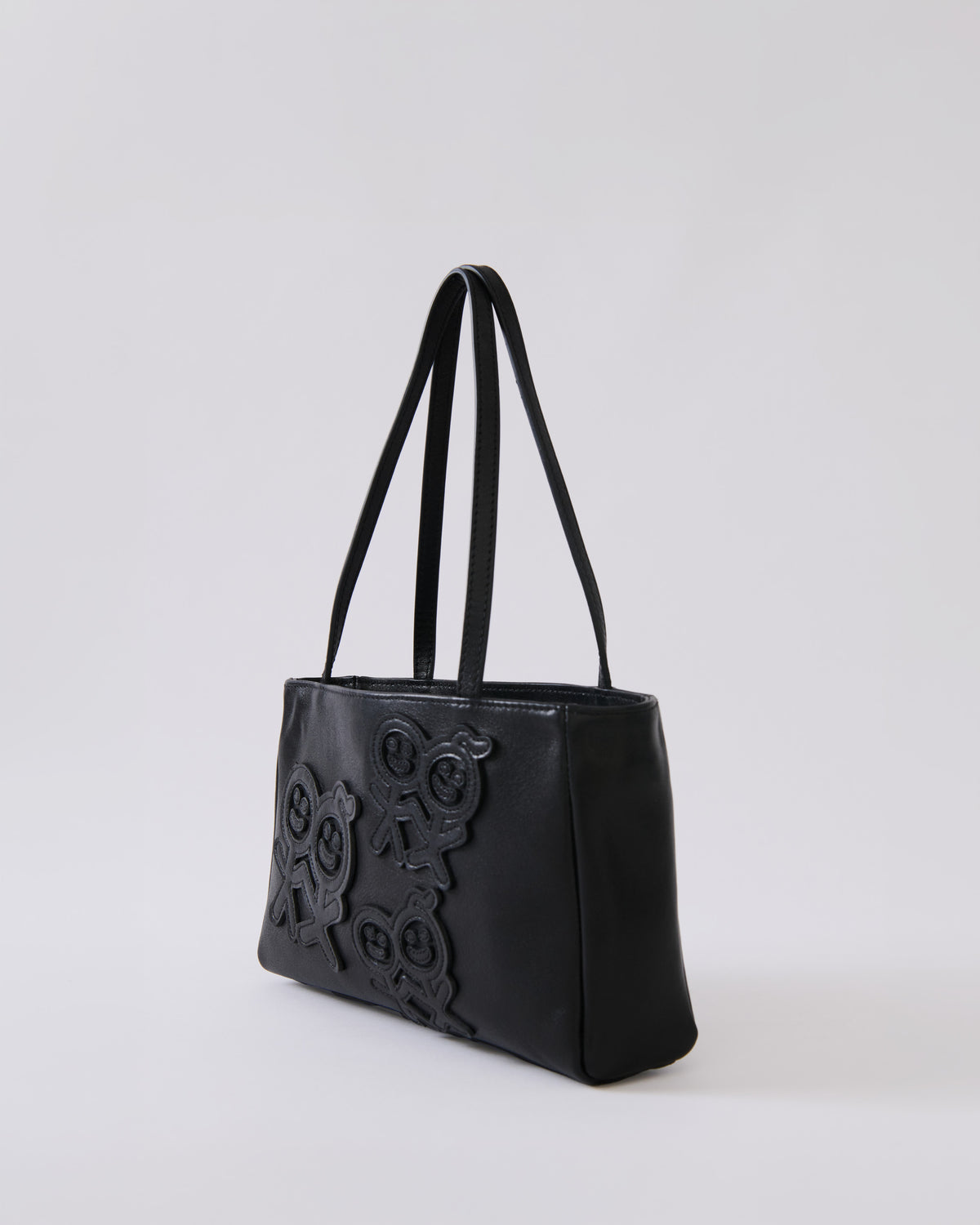 TH01 Top Handle Bag Black 03 Packshot PDP
