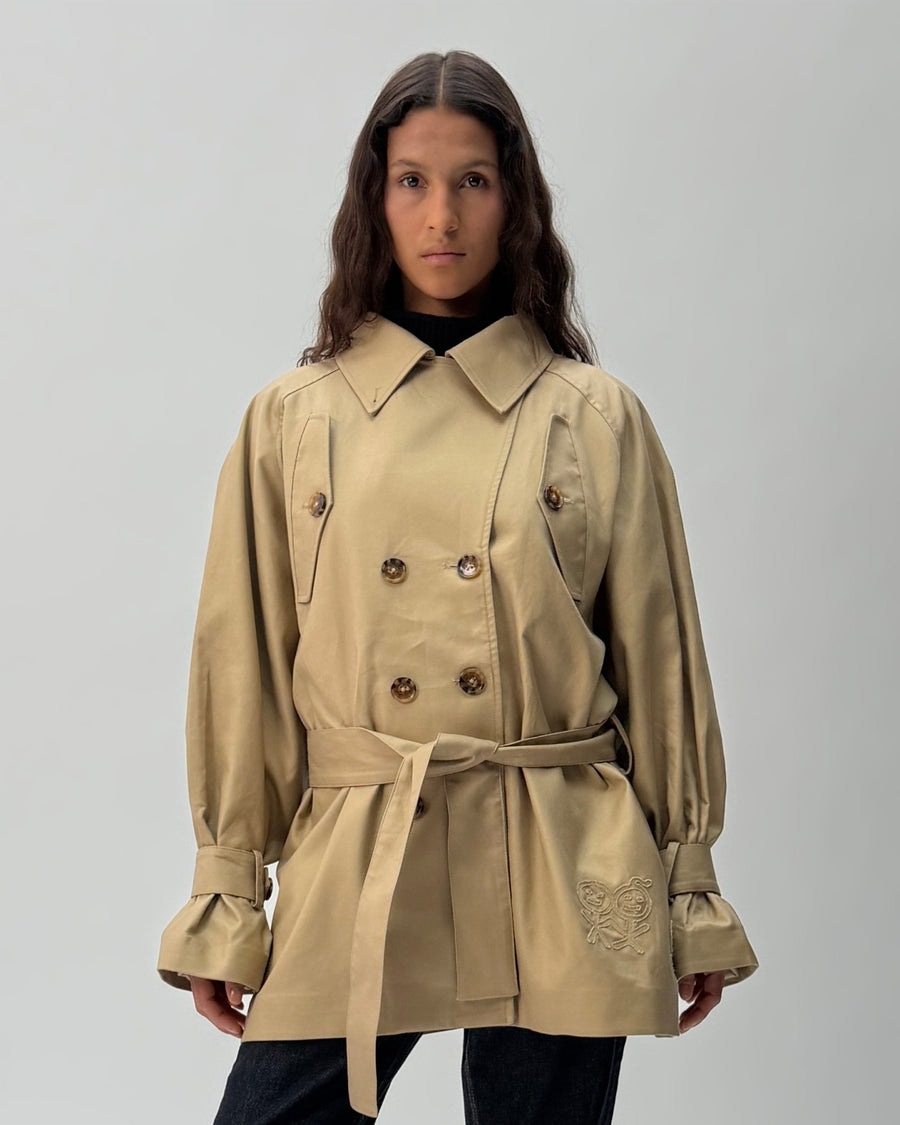 TJ01 Cropped Trench Jacket Honey 01 Close Up PDP